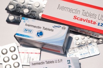 Ivermektín účinkuje proti omikronu a iným variantom, tvrdí japonská farmafirma