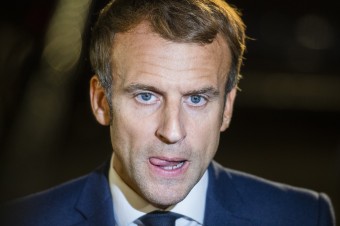 Macron žiadne sľuby nesplnil, no jeho protikandidátov je veľa a sú rozhádaní