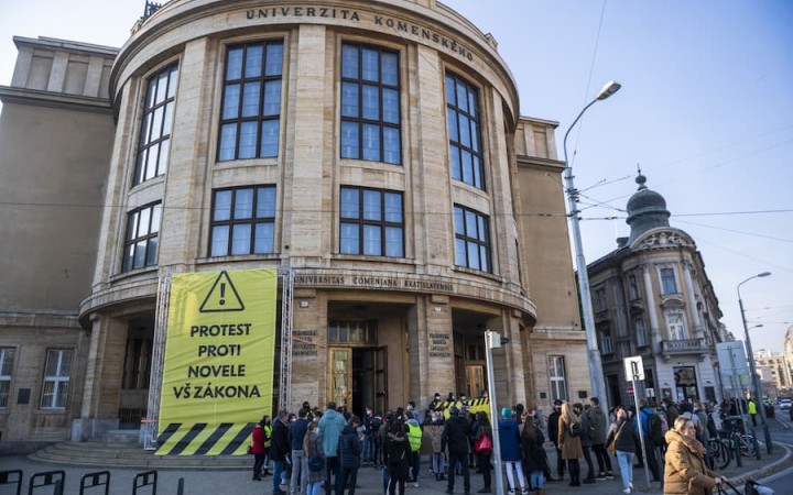 Naše vysoké školy masívne prichádzajú o študentov a krajina o kvalitných ľudí