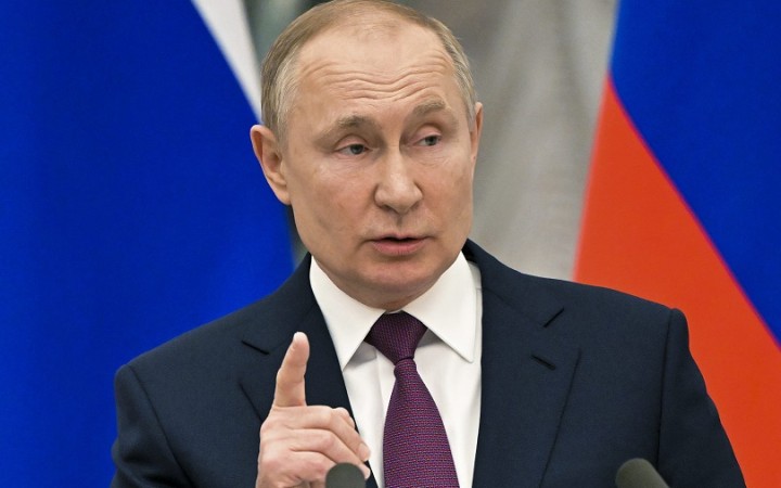 Situácia na východe Ukrajiny sa zhoršuje, tvrdí Putin. Separatisti evakuujú ľudí