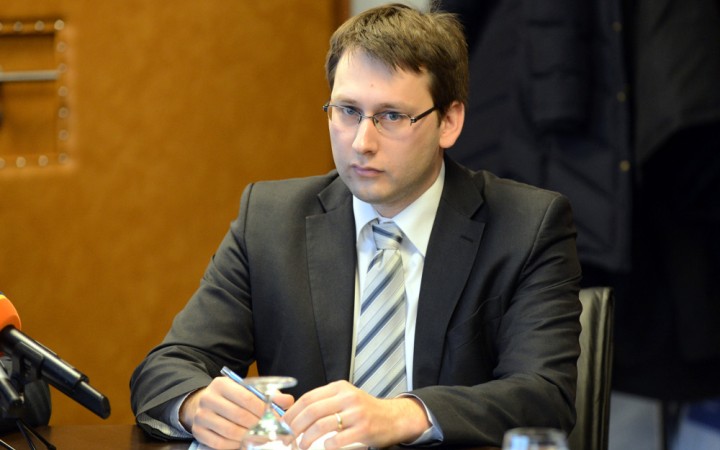 Nemáš politických priateľov, nemáš inštitút