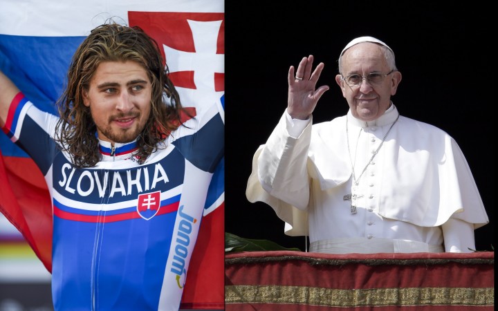 Sagan ide za pápežom. Možno mu pokrstí syna