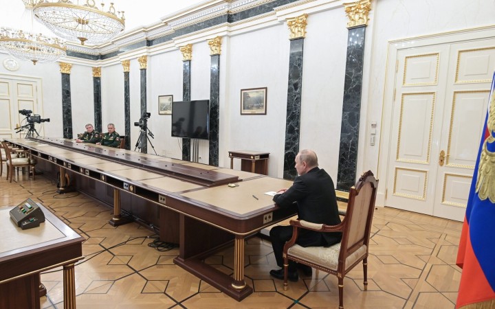 Prečo ruský prezident vyťahuje atómového žolíka