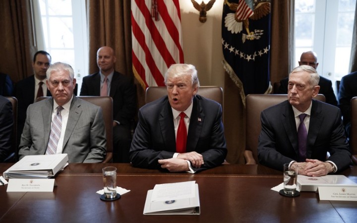 Nerobte plané lekárske diagnózy prezidenta Trumpa. Odpovedzte mu politicky
