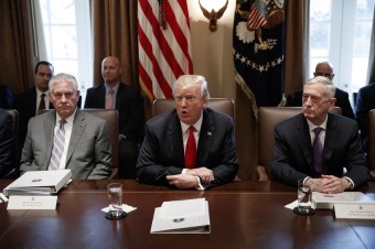 Nerobte plané lekárske diagnózy prezidenta Trumpa. Odpovedzte mu politicky