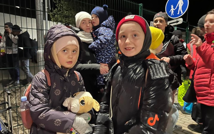 Do školy by mali ísť čím skôr, nech aspoň chvíľu nemyslia na vojnu
