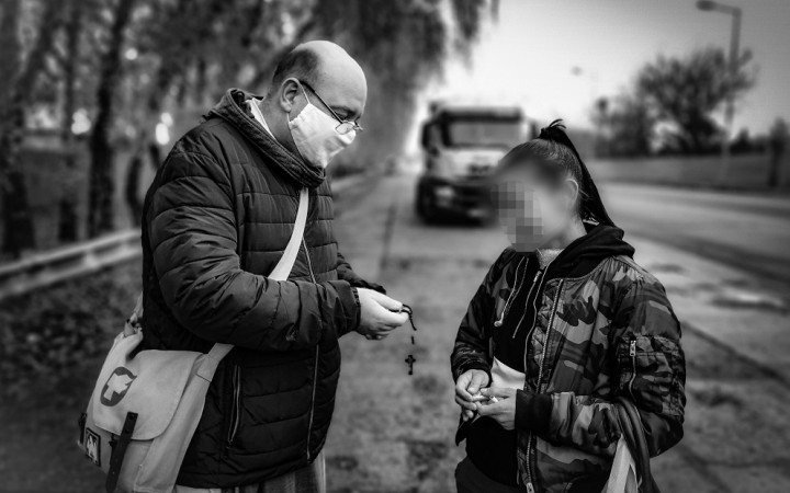Jeho rodinou sú chudobní a bezdomovci. A teraz aj ukrajinskí utečenci