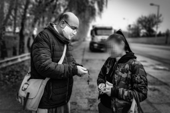 Jeho rodinou sú chudobní a bezdomovci. A teraz aj ukrajinskí utečenci
