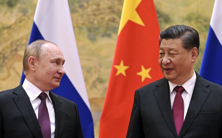Ako si Peking udržuje odstup a pozoruje, čo všetko sa Putinovi prepečie