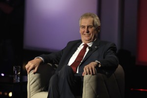 Zeman vytiahol proticirkevnú aj protiutečeneckú kartu