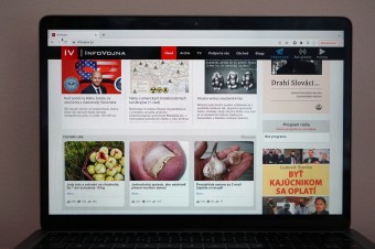 Štát zablokoval aj Infovojnu, presťahovanie domény na Belize jej nepomohlo