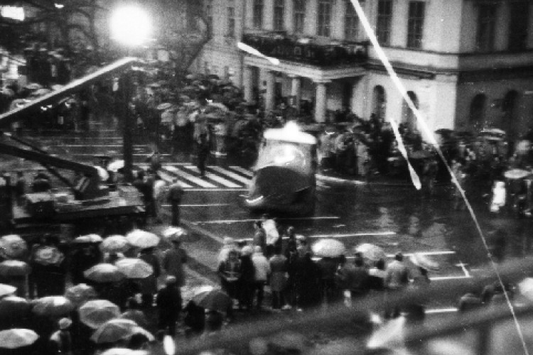 Sviečková manifestácia - čo sa odohralo na Hviezdoslavovom námestí pred 34 rokmi