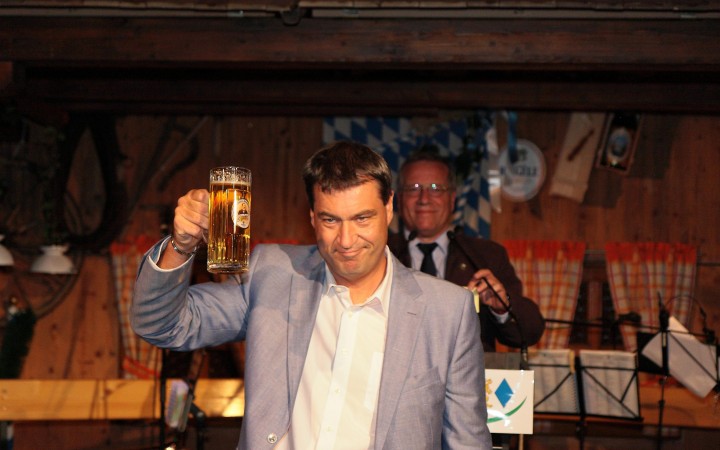 Všetko sa rozpadá, len CSU chce byť večná