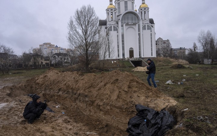 V Buči našli ďalší masový hrob. Toto je genocída, vraví Zelenskyj
