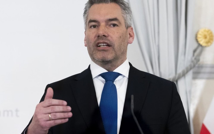 Nehammer hovoril s Putinom aj o Buči. Tvrdí, že rokovania boli ťažké a priame