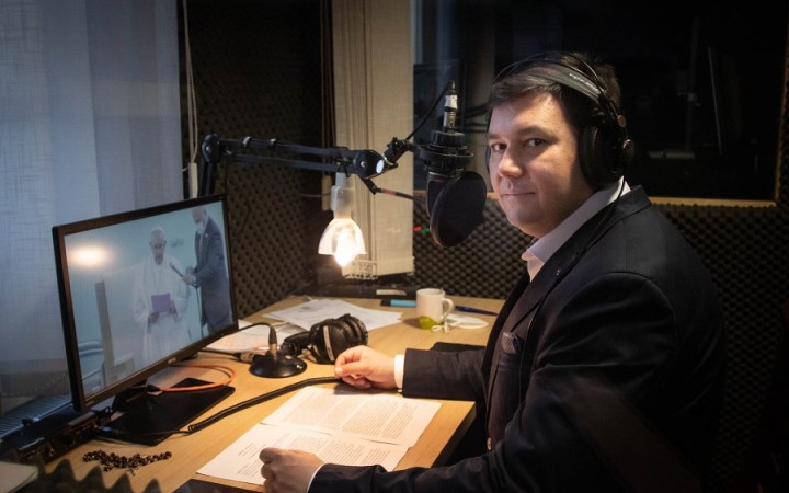 František číta pomerne rýchlo, často prekvapí príslovím z Argentíny