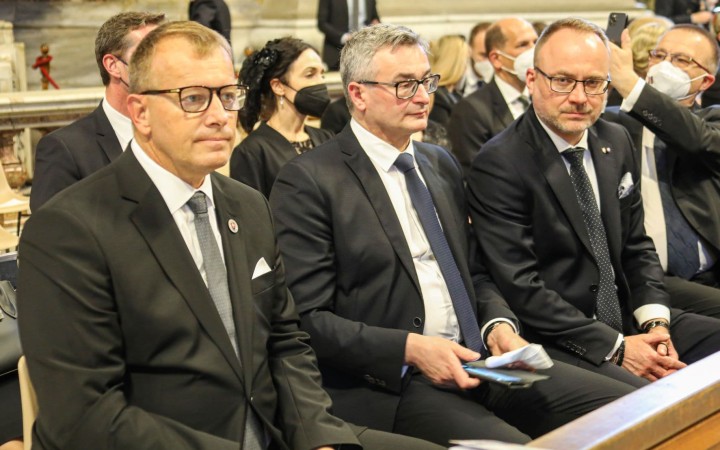 Odborníčka na protokol kritizuje účasť Borisa Kollára na audiencii u pápeža