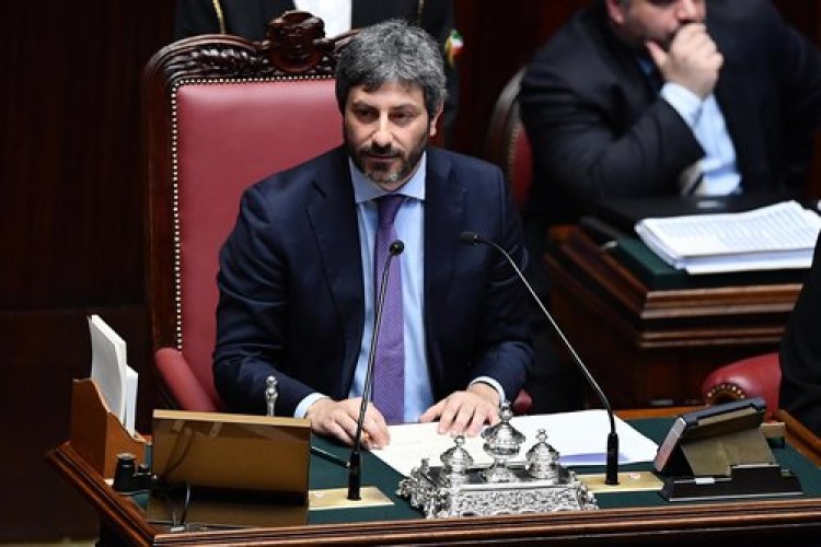 Robert Fico padá, Roberto Fico oslavuje