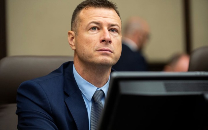 Bývalý minister spravodlivosti je obvinený z prijímania úplatku