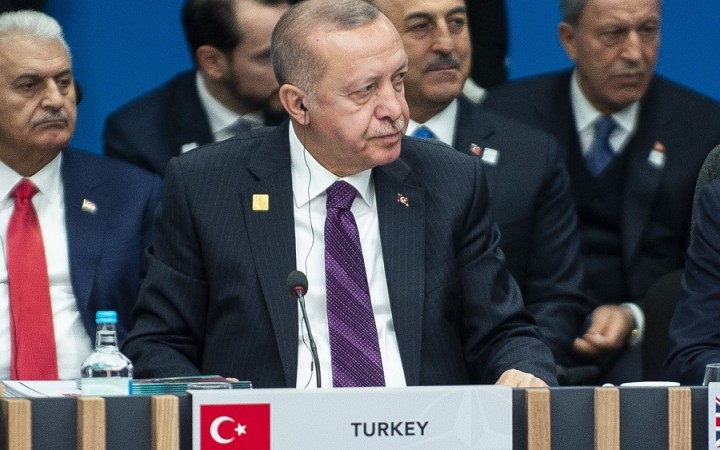 Erdoğan blokuje členstvo Fínska a Švédska. Akú cenu si vypýta tentoraz?