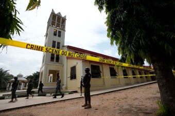 Počet mŕtvych v nigérijskom kostole stúpol na 100. Sú medzi nimi aj ženy a deti