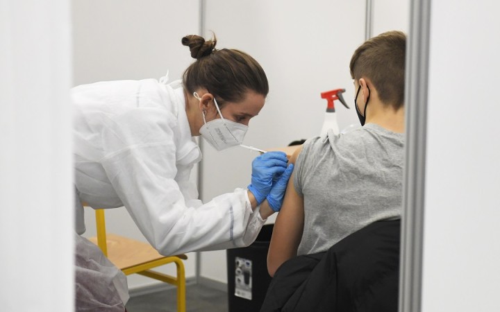 Nemeckí lekári volajú po otvorenej diskusii bez nálepky antivaxerstva