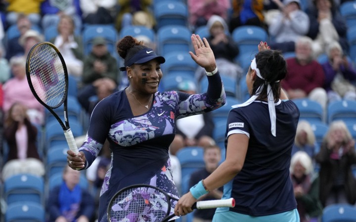 Serena Williamsová absolvovala v debli víťazny návrat na dvorce