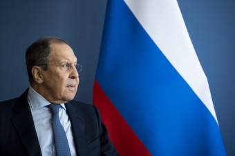 Lavrov tvrdí, že medzi Ruskom a Západom sa spúšťa nová železná opona