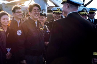 Japonský expremiér, ktorý na desaťročia ovplyvnil chod 21. storočia