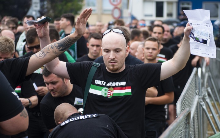 Ovládne štadión a priľahlé ulice luza?