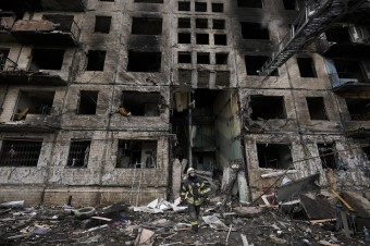Základne v obytných zónach ohrozujú civilistov a porušujú medzinárodné právo