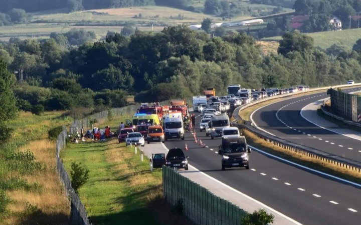 Na chorvátskej diaľnici zomrelo 12 ľudí, autobus smeroval do Medžugoria