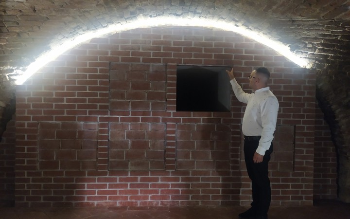 Telo kardinála Tomka uložia do pôvodne stredovekej krypty, vedú z nej katakomby