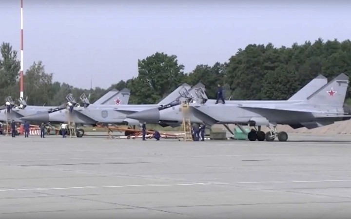 Rusko rozmiestnilo v Kaliningrade stíhačky vyzbrojené hypersonickými raketami