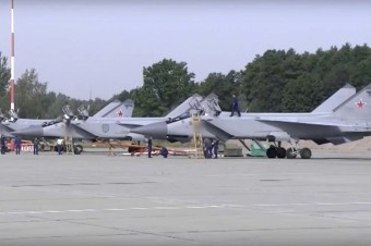 Rusko rozmiestnilo v Kaliningrade stíhačky vyzbrojené hypersonickými raketami