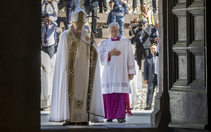 Boh vždy dáva druhú šancu, vyhlásil pápež a otvoril Svätú bránu