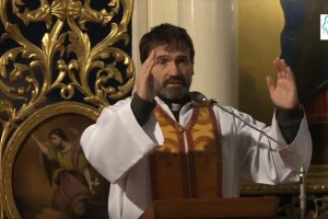 Za podporou útokov na otca Kuffu je krajne ľavicové politické hnutie