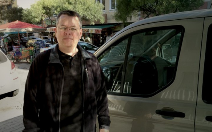 Turci väznia amerického pastora aj poslanca, ktorý upozorňoval na aktivity ISIS