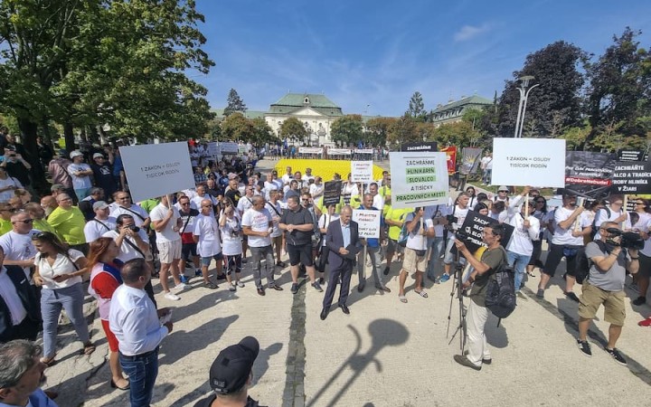 Firmy chcú ďalej naberať, no časy veľmi nízkej nezamestnanosti sa zrejme končia