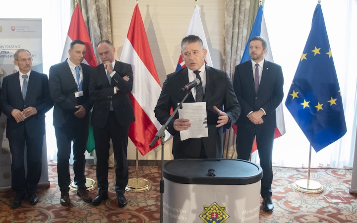 Česká polícia zaistila od zavedenia hraničných kontrol viac ako tisíc migrantov