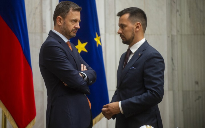 Mienkotvorcovia to s kampaňou proti menšinovej vláde prepálili