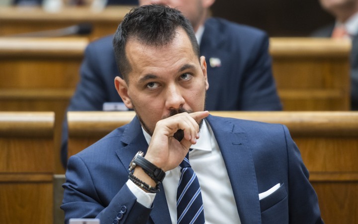 Šeliga hlasoval za Valáškov návrh. Vraví, že to je konzervatívna hodnota