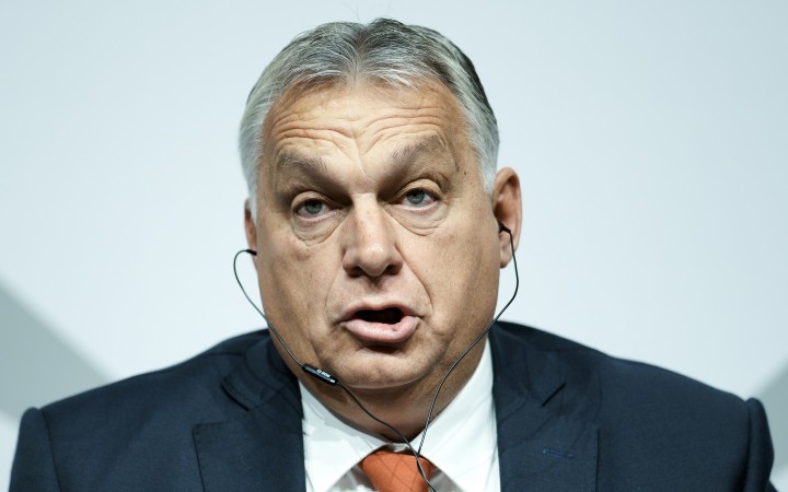 Orbán sa postavil na stranu odsúdeného Trumpovho poradcu Bannona