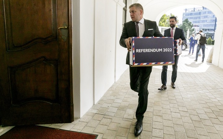 Otázka o demisii vlády nie je v súlade s ústavou, rozhodol Ústavný súd