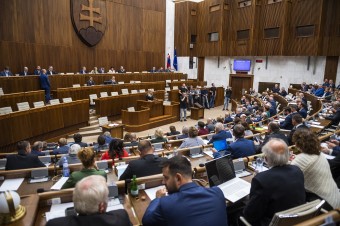 Schôdza bude pokračovať zrejme až v novembri, Zemanová z SaS útok spochybnila