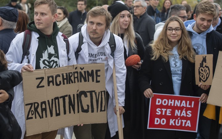 Návrh vlády odborárom nestačí, vyššie mzdy len tým vo výpovediach bol vraj žart