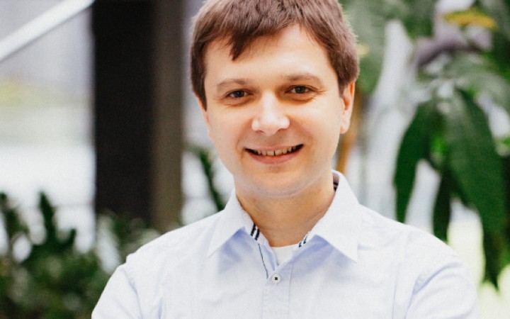 Nepodliehajte mediálnemu tlaku a rešpektujte akademickú slobodu 