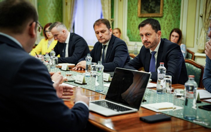 Odborári by pristúpili na ponuku o platoch s podmienkou, no vláda ju odmieta
