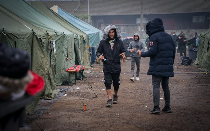 Niekedy sa viac obávam, čo vyvedú naši ľudia, a nie migranti, vraví miestny kňaz
