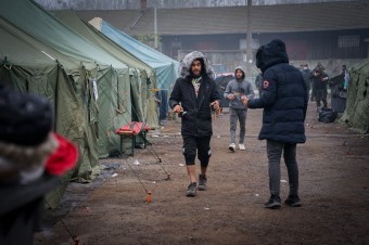 Niekedy sa viac obávam, čo vyvedú naši ľudia, a nie migranti, vraví miestny kňaz